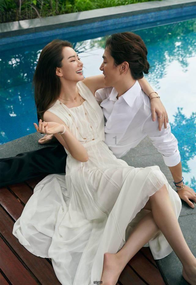 陆毅晒俩女儿，贝儿小叶子俏皮共舞，小姐妹同款漫画腿超抢镜
